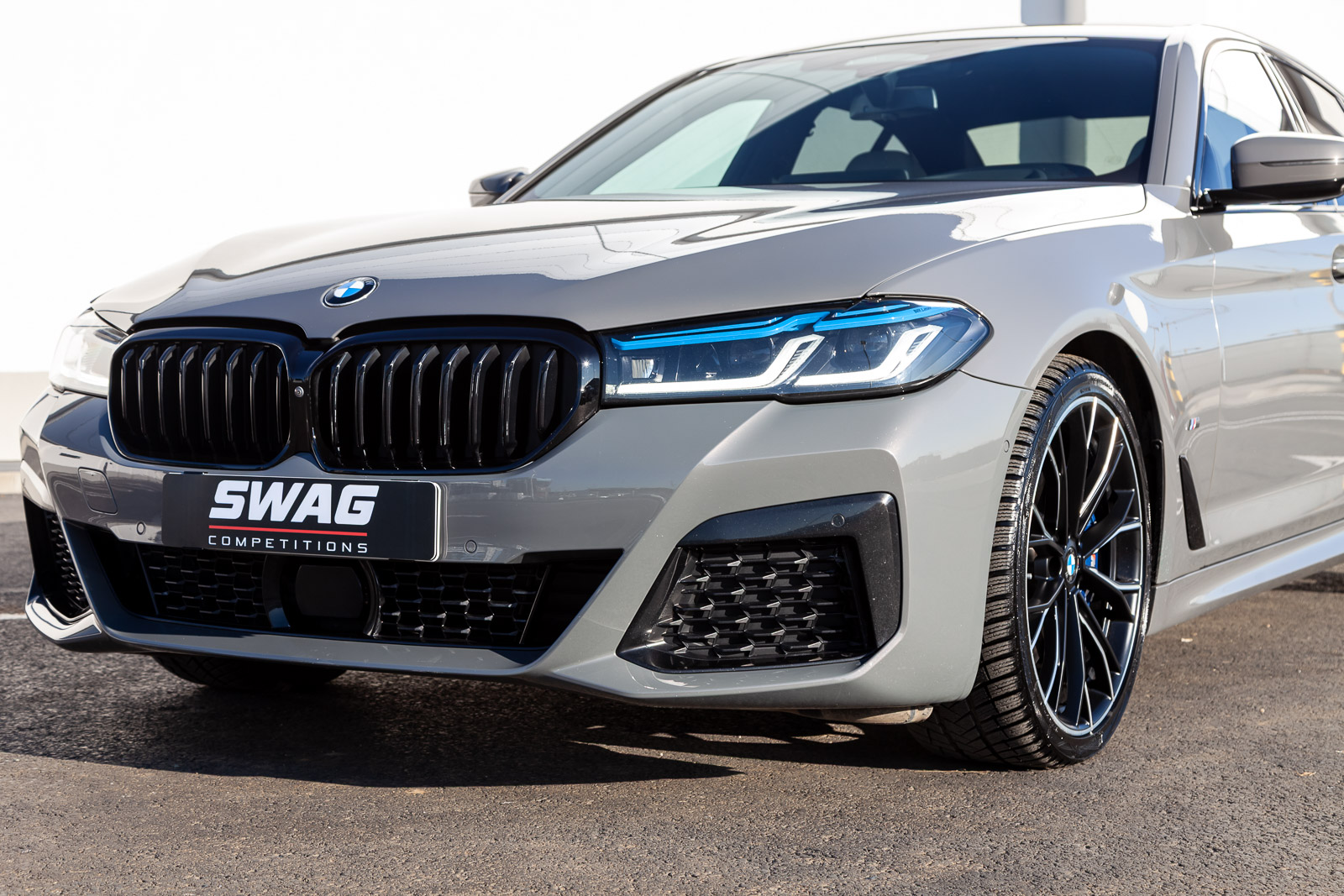 Fotograf Auto București — Poze Auto de Vânzare BMW Seria 5 M Sport LCI Faruri BMW Laserlight Anunț Autovit Cezar Tabac