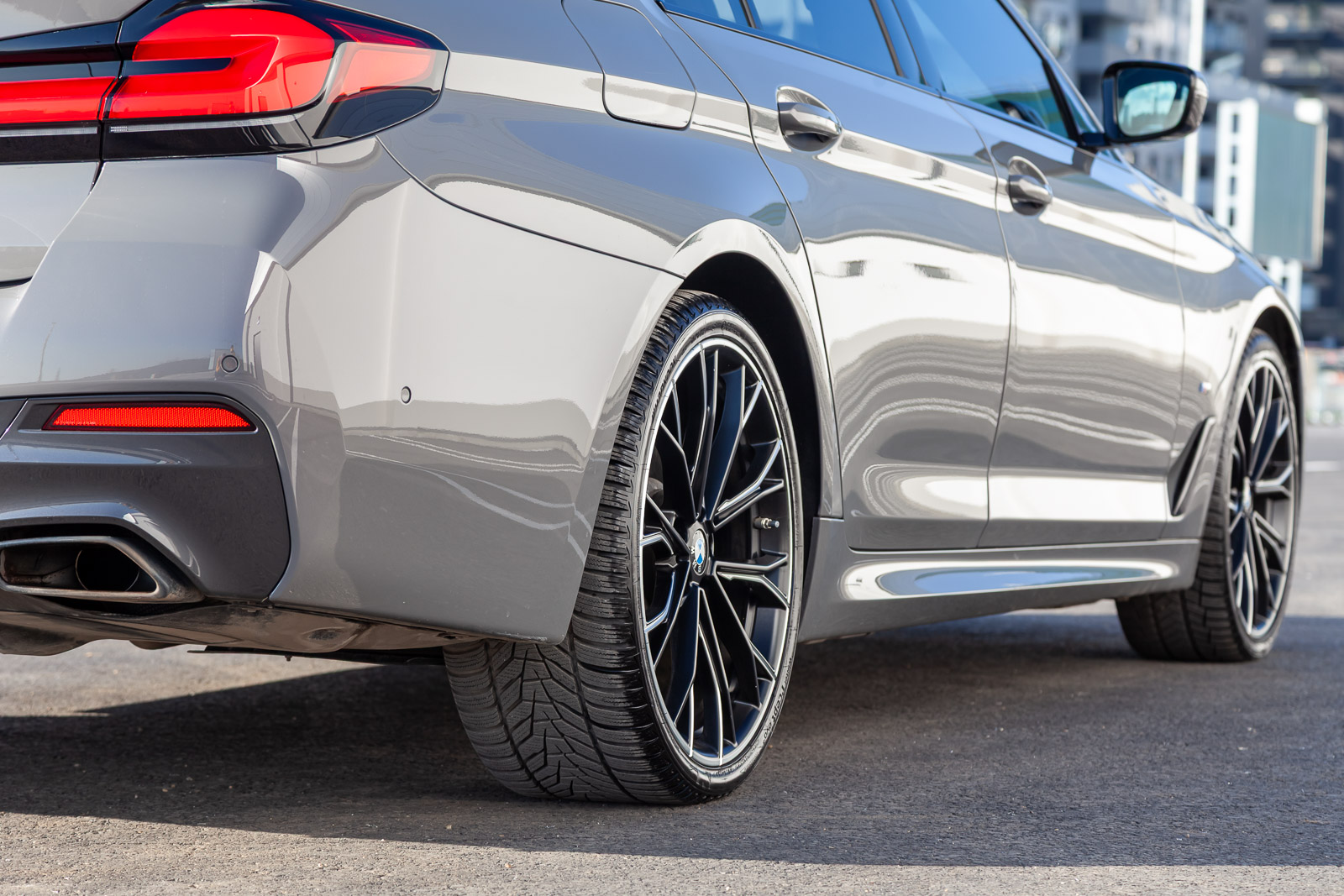 Fotografie Auto Publicitară Unghi Plonjat Jante și Ecartament Sportiv BMW Seria 5 Cezar Tabac
