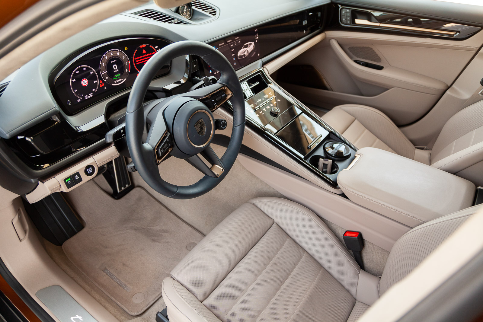 Fotograf Interior Auto Poze Vânzare Mașini Bord Digital Porsche Panamera Volan Piele Pachet Sport Chrono Cezar Tabac