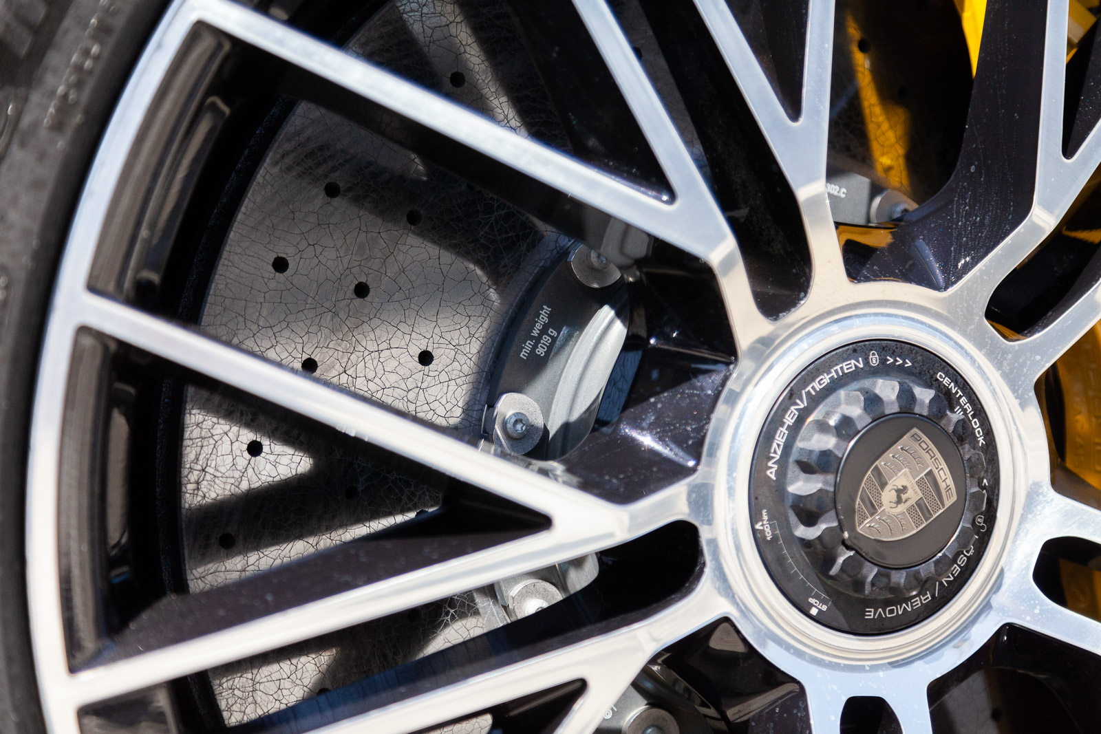 Fotograf Comercial Auto Detalii Tehnice Jante Center Lock Frâne Ceramice Compozite PCCB Porsche Cezar Tabac