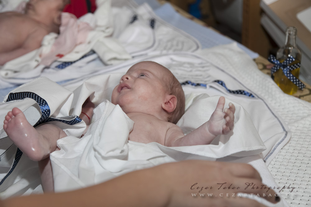 Botez Gemeni Luca Mihai & Vlad Gabriel — Dublă Bucurie în Familie - Cadrul 13 fotograf botez Cezar Tabac Bucuresti