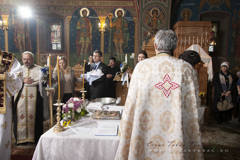 Botez Gemeni Luca Mihai & Vlad Gabriel — Dublă Bucurie în Familie - Cadrul 24 fotograf botez Cezar Tabac Bucuresti