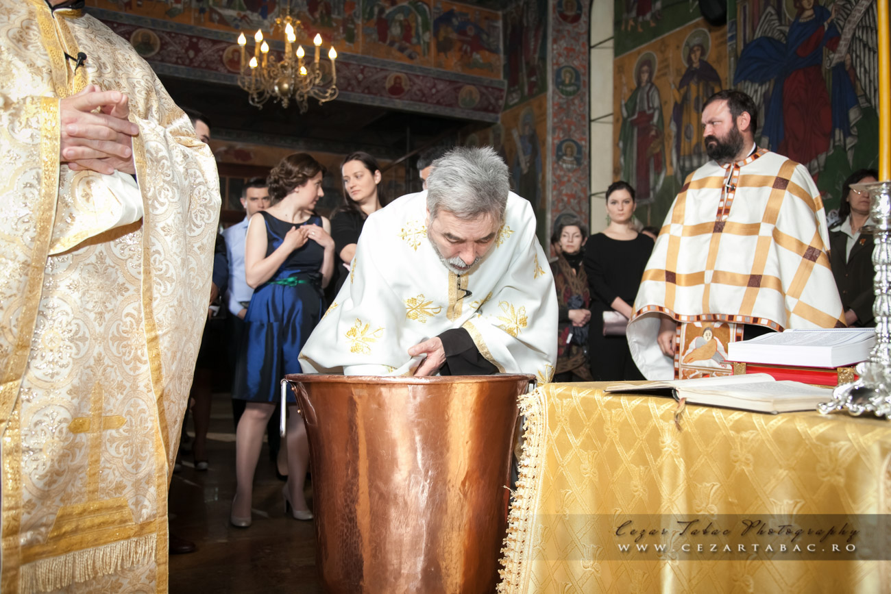 Botezul Sarei Maria — O Zi Plină de Har & Emoție - Cadrul 5 fotograf botez Cezar Tabac Bucuresti