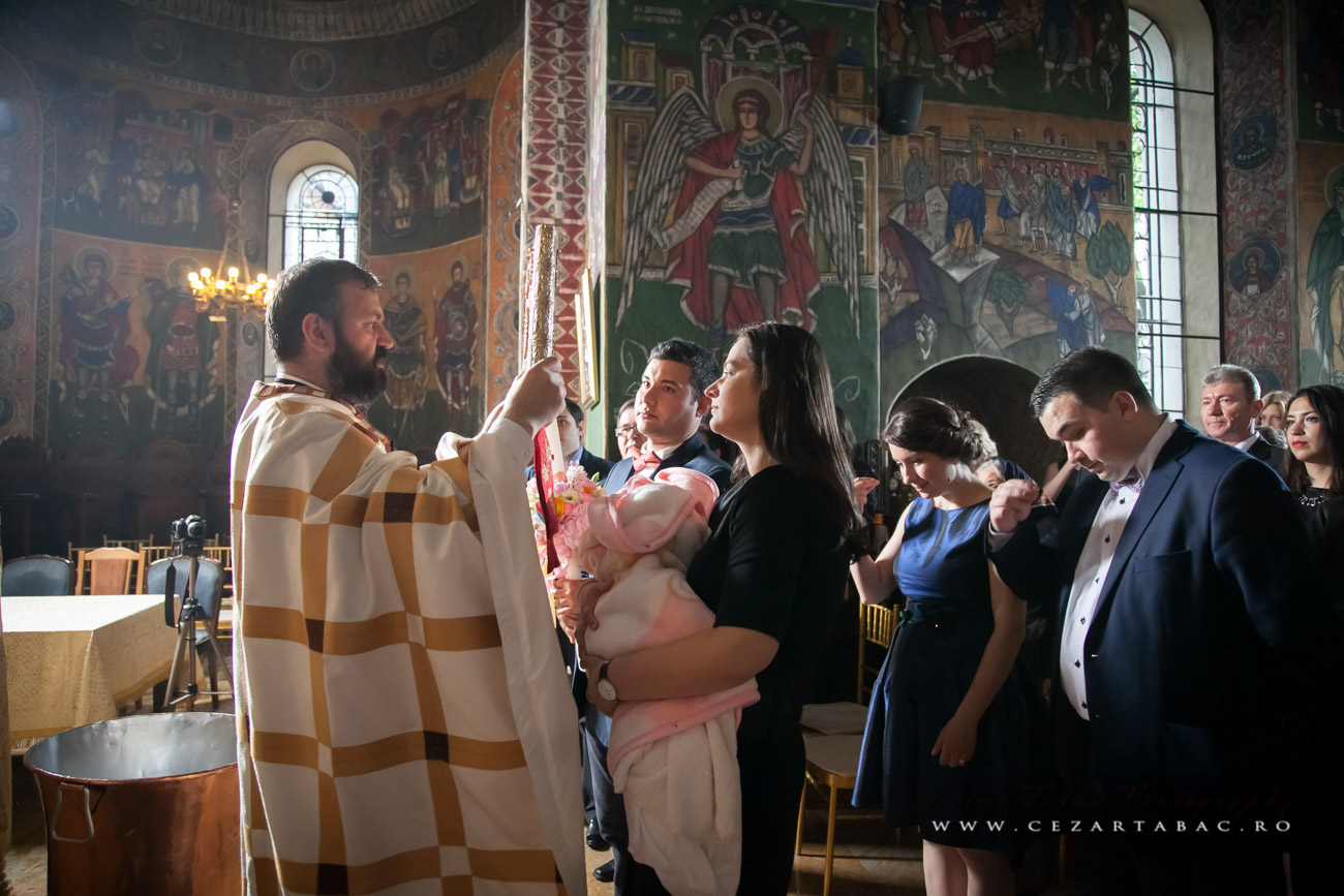 Botezul Sarei Maria — O Zi Plină de Har & Emoție - Cadrul 14 fotograf botez Cezar Tabac Bucuresti