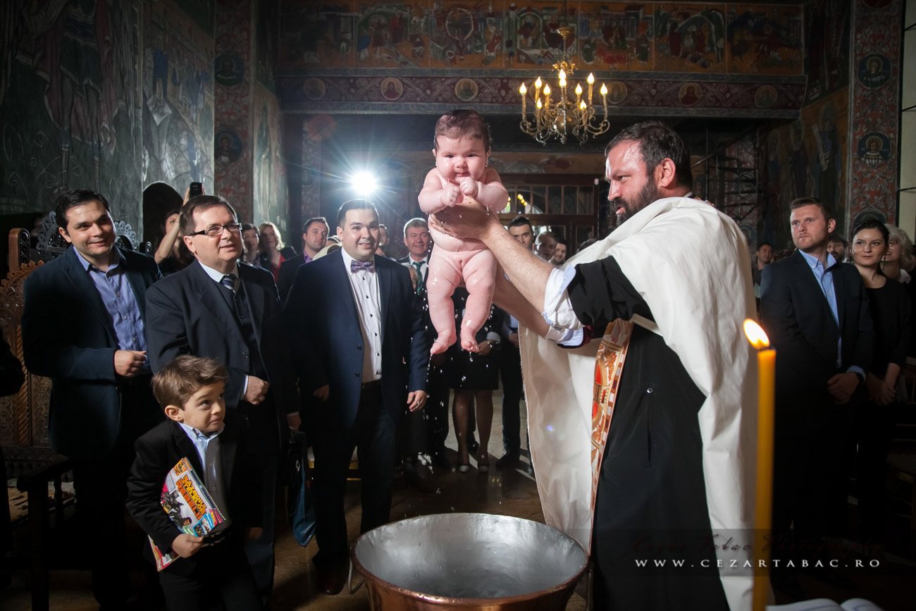 Botezul Smarandei — Emoție, Lumină și Tradiție - Cadrul 9 fotograf Cezar Tabac București