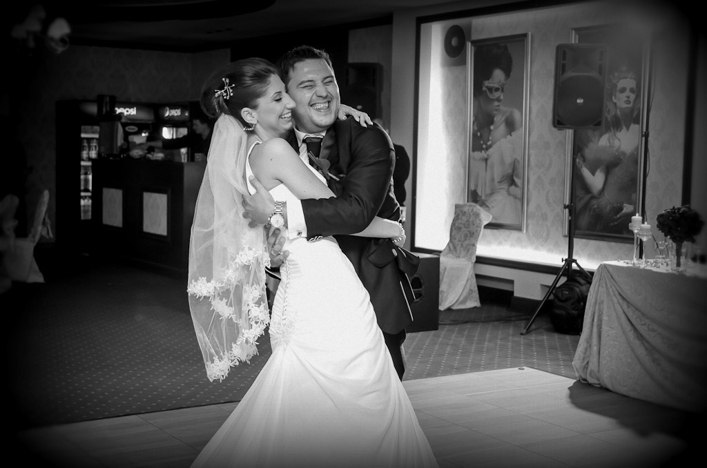 Nuntă Autentică Cristi & Mona — București - Cadrul 20 fotograf Cezar Tabac București